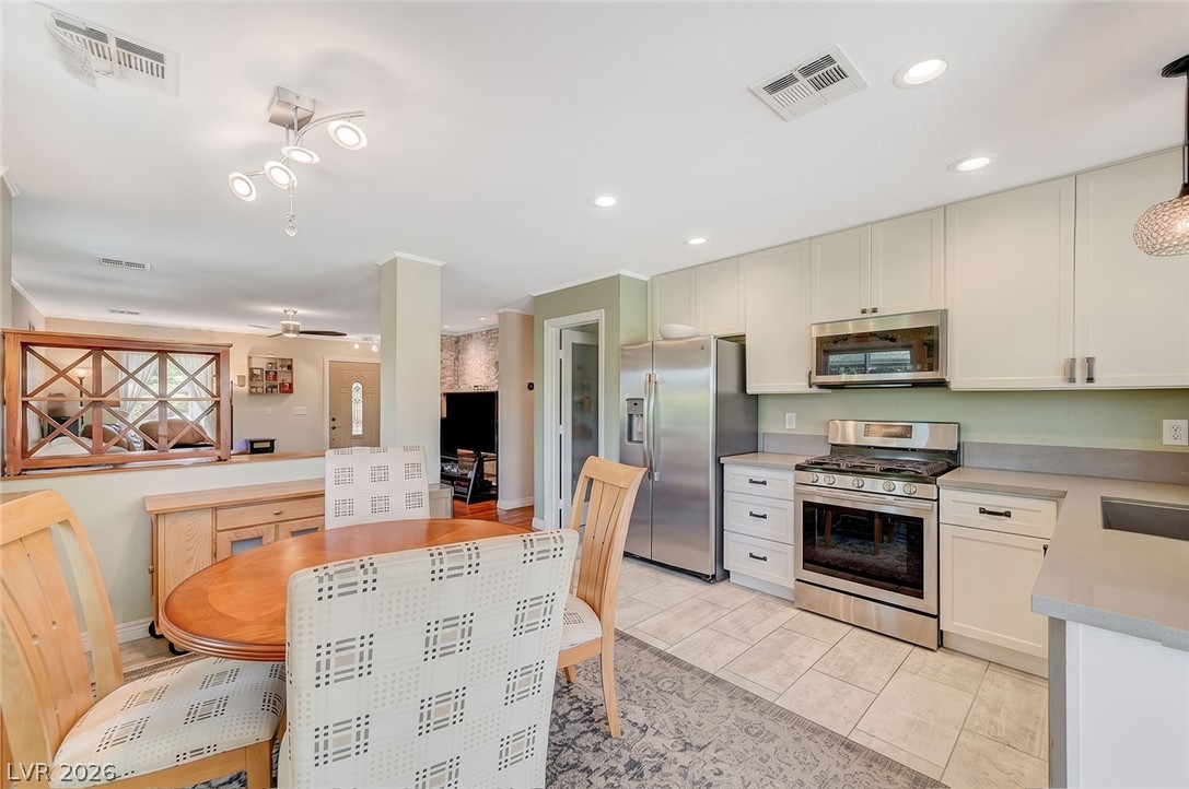 8532 Hidden Pines Avenue Las Vegas NV 89143
