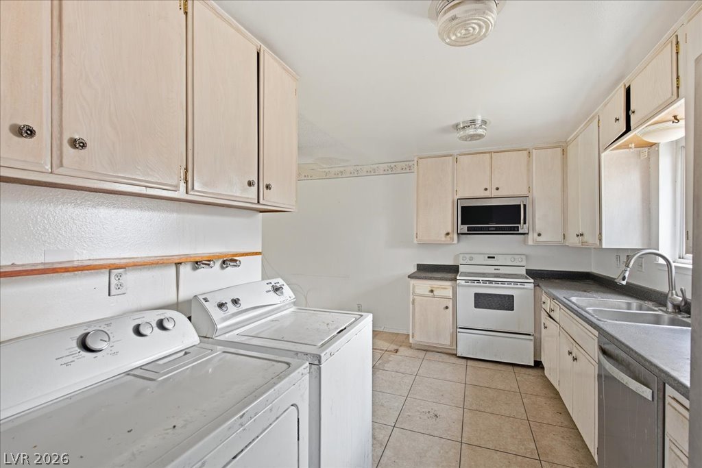 179 Greenbriar Townhouse Way Las Vegas NV 89121