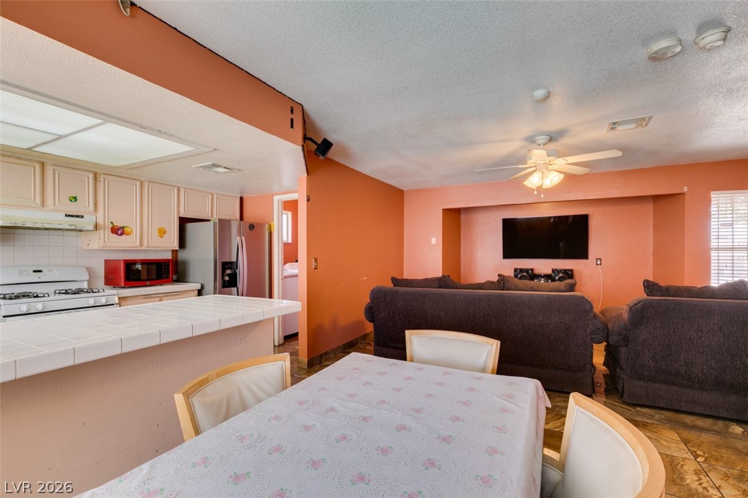 1952 Continental Avenue Las Vegas NV 89156