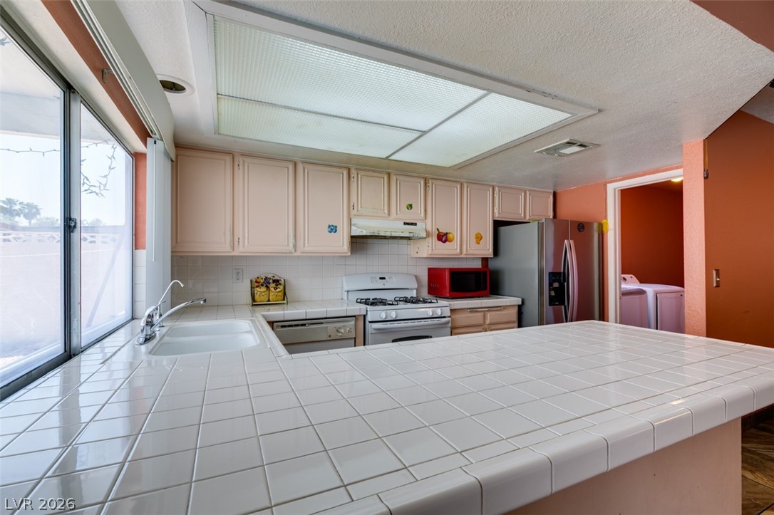 1952 Continental Avenue Las Vegas NV 89156