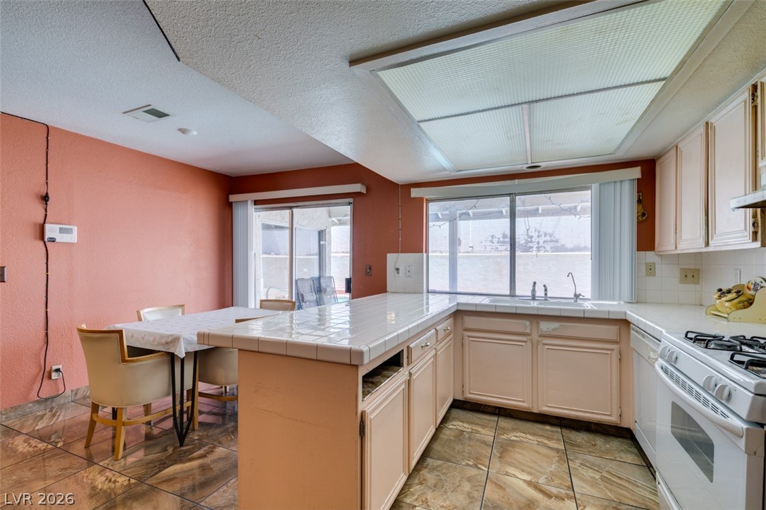 1952 Continental Avenue Las Vegas NV 89156