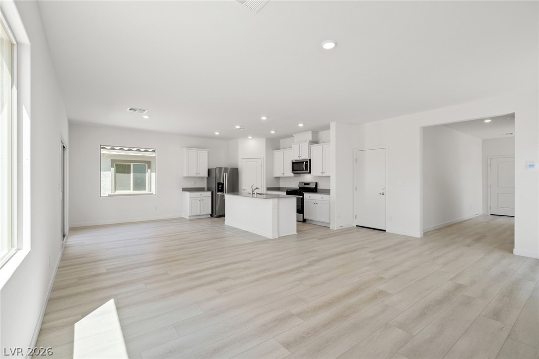 6758 Magnolia River Avenue Las Vegas NV 89156
