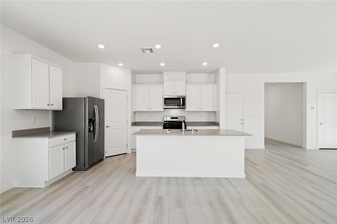 6758 Magnolia River Avenue Las Vegas NV 89156
