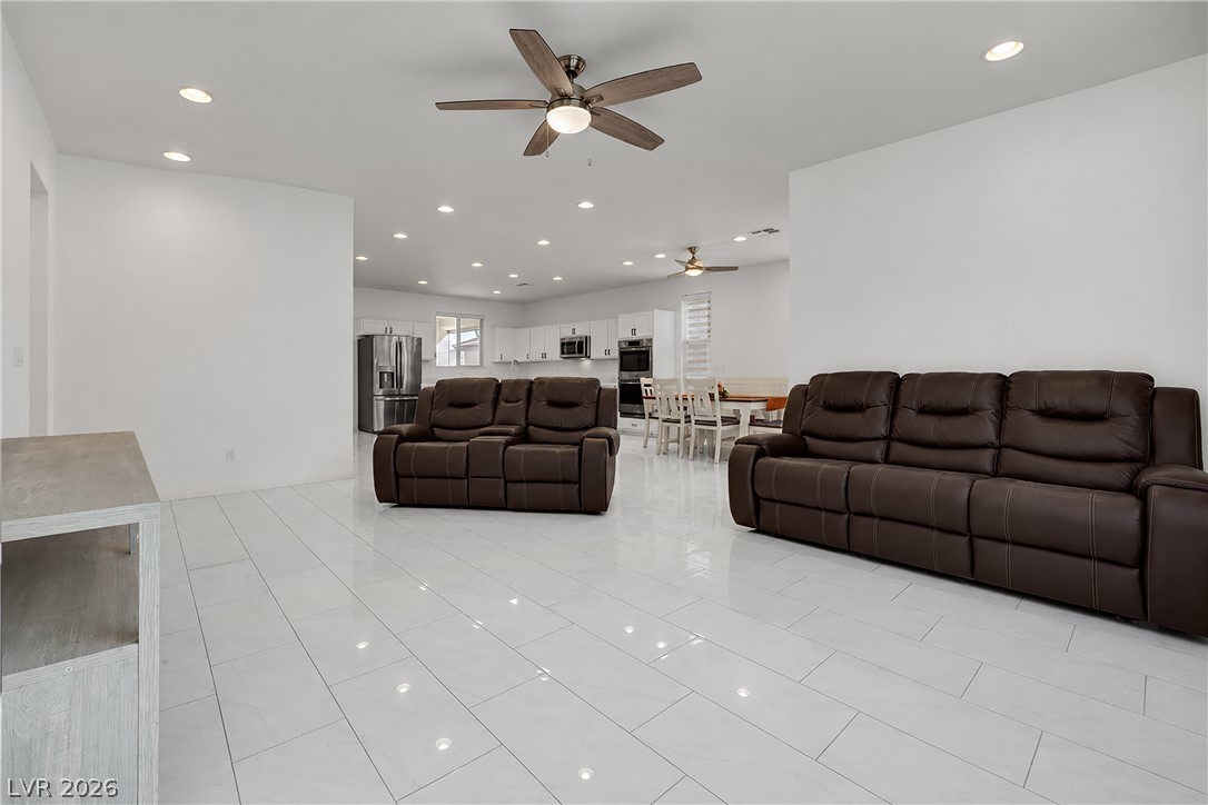 7129 Flora Lam Street Las Vegas NV 89166