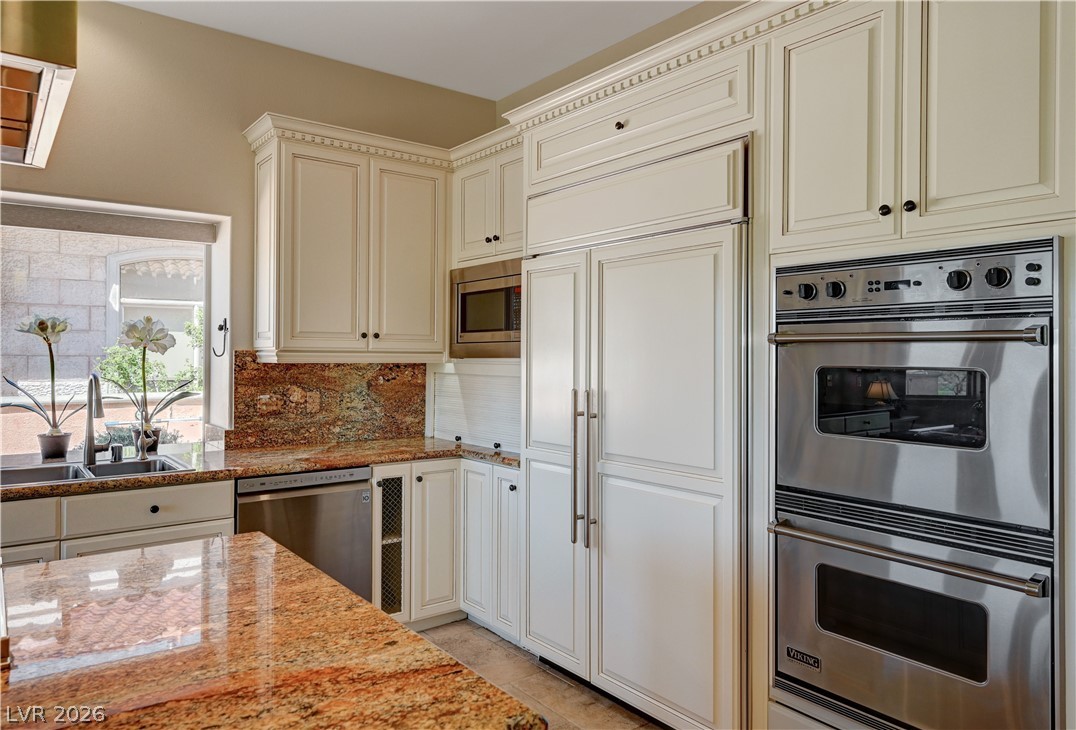 2 Camino Barcelona Place Henderson NV 89011