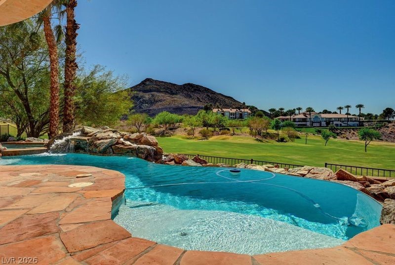 2 Camino Barcelona Place Henderson NV 89011