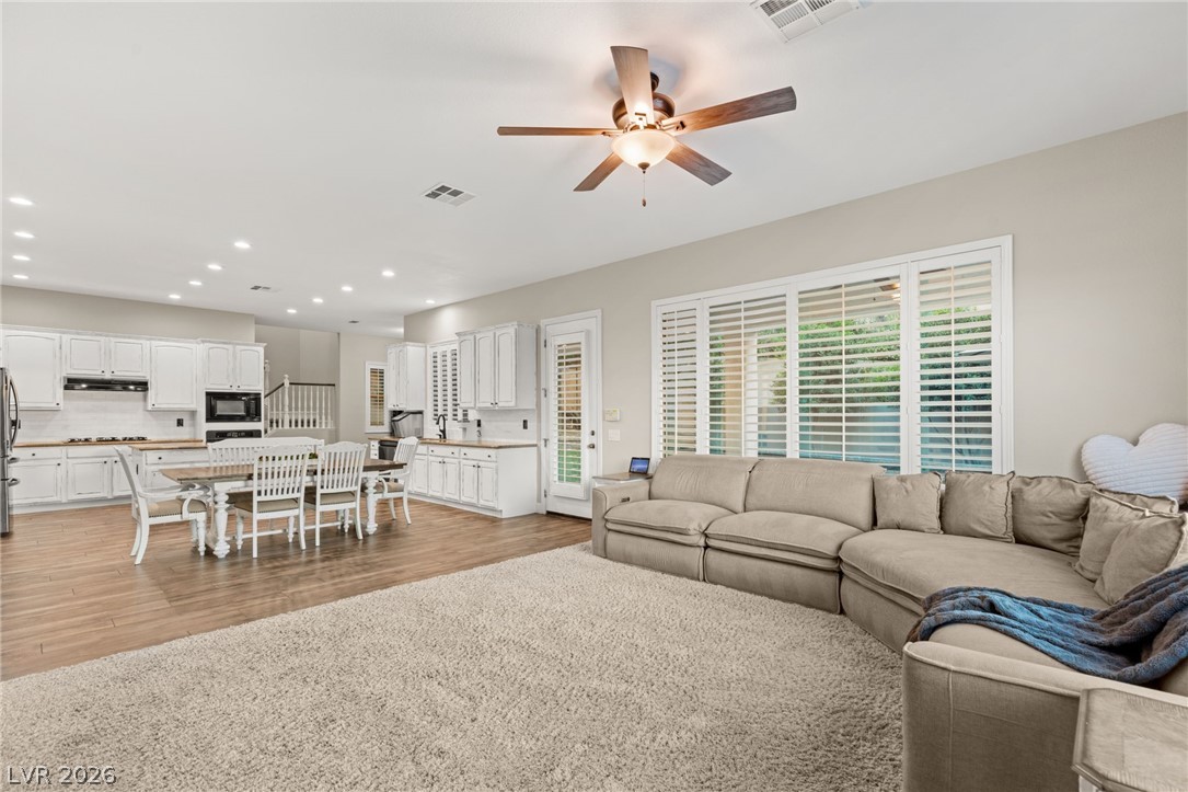 25 Kittansett Loop Henderson NV 89052