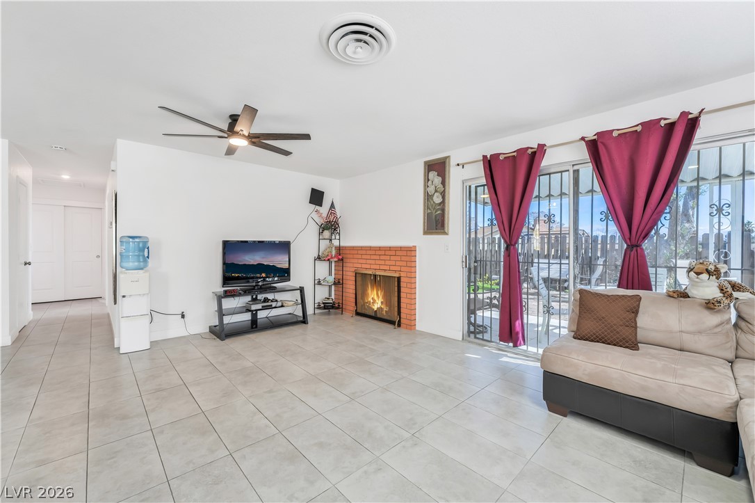 1208 Saylor Way Las Vegas NV 89108