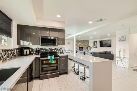 2520 Castlesands Way Las Vegas NV 89121