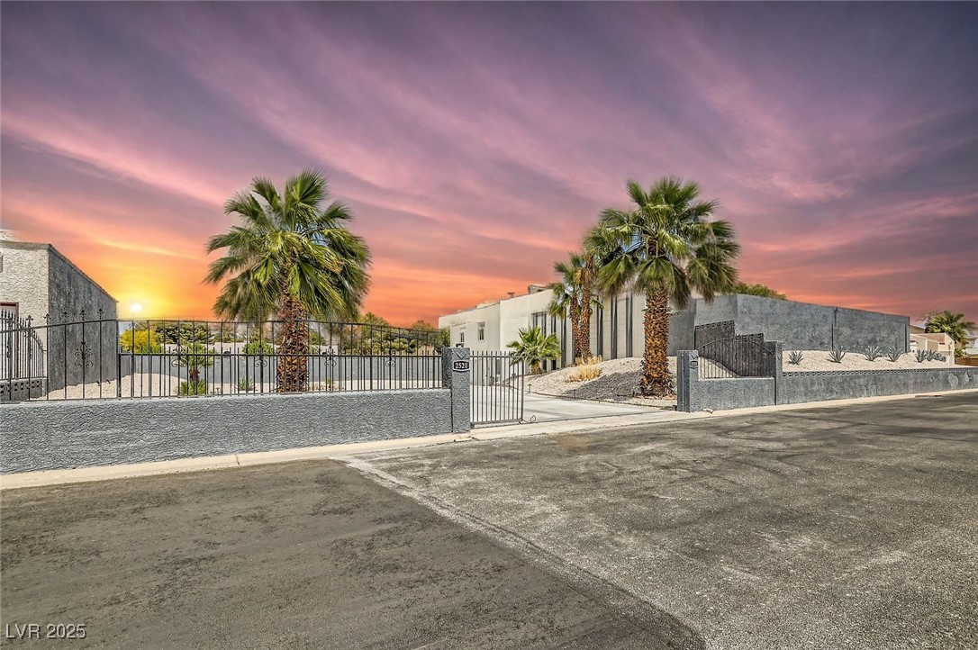 2520 Castlesands Way Las Vegas NV 89121