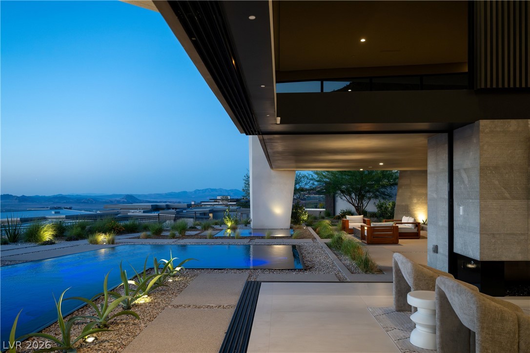 8 Chisel Crest Court Henderson NV 89012