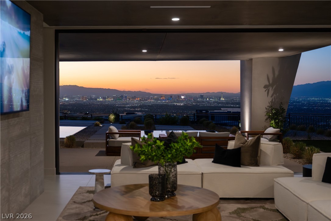 8 Chisel Crest Court Henderson NV 89012