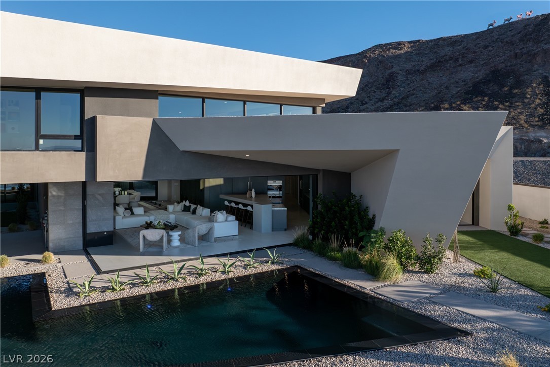 8 Chisel Crest Court Henderson NV 89012