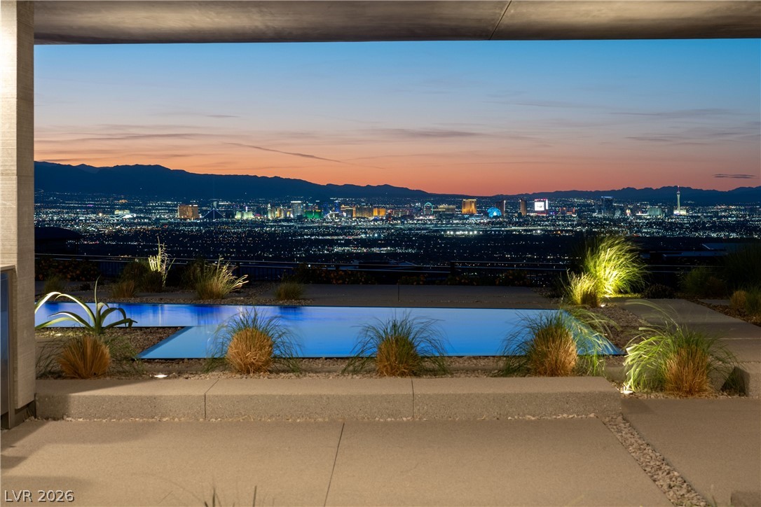 8 Chisel Crest Court Henderson NV 89012