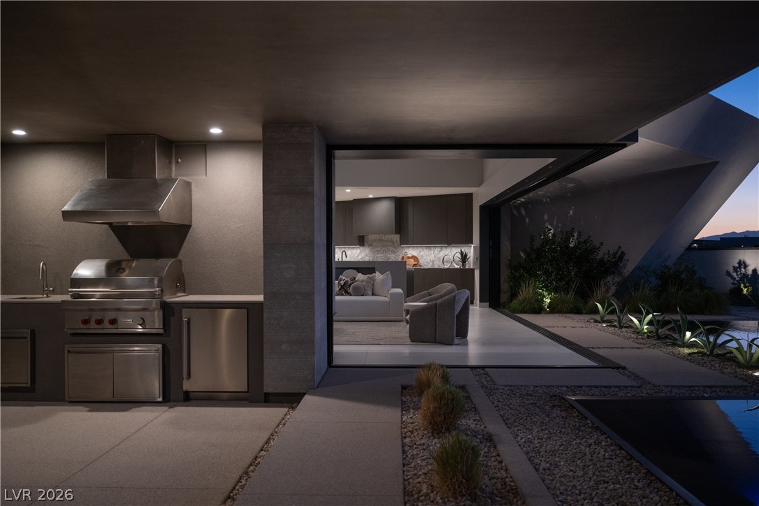 8 Chisel Crest Court Henderson NV 89012