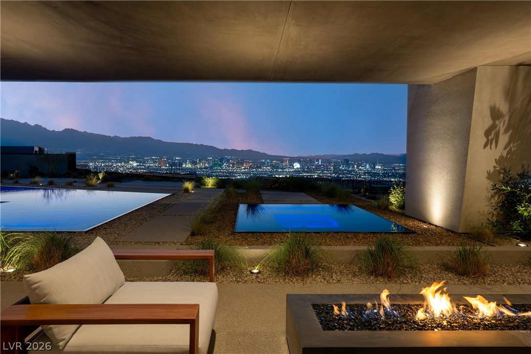 8 Chisel Crest Court Henderson NV 89012