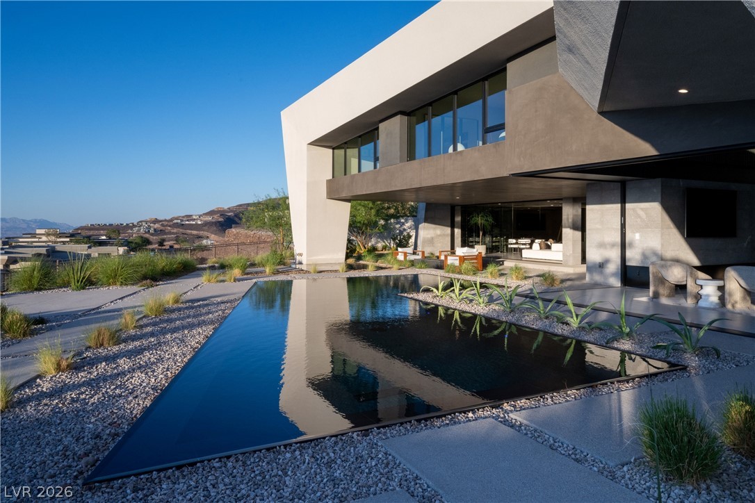 8 Chisel Crest Court Henderson NV 89012