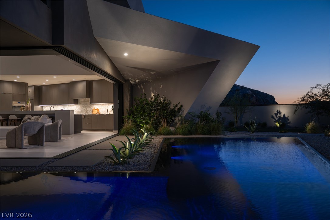 8 Chisel Crest Court Henderson NV 89012
