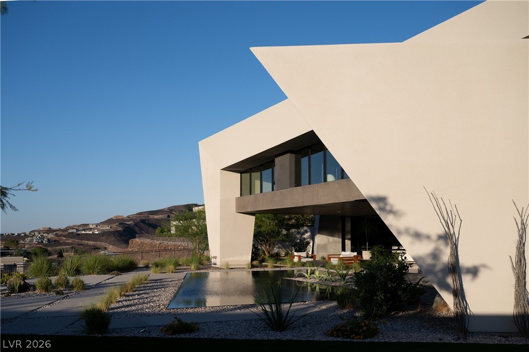 8 Chisel Crest Court Henderson NV 89012