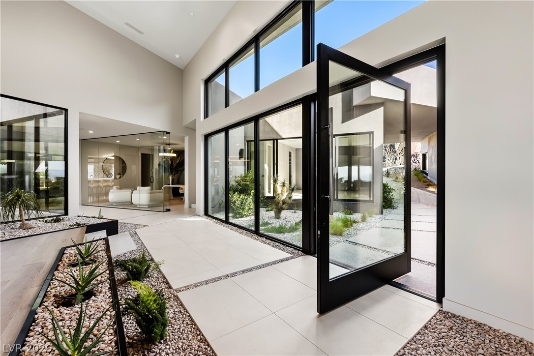 8 Chisel Crest Court Henderson NV 89012