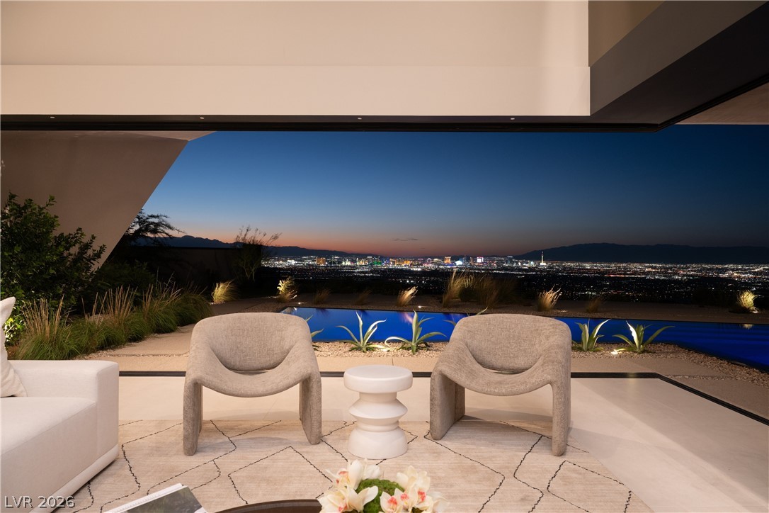 8 Chisel Crest Court Henderson NV 89012