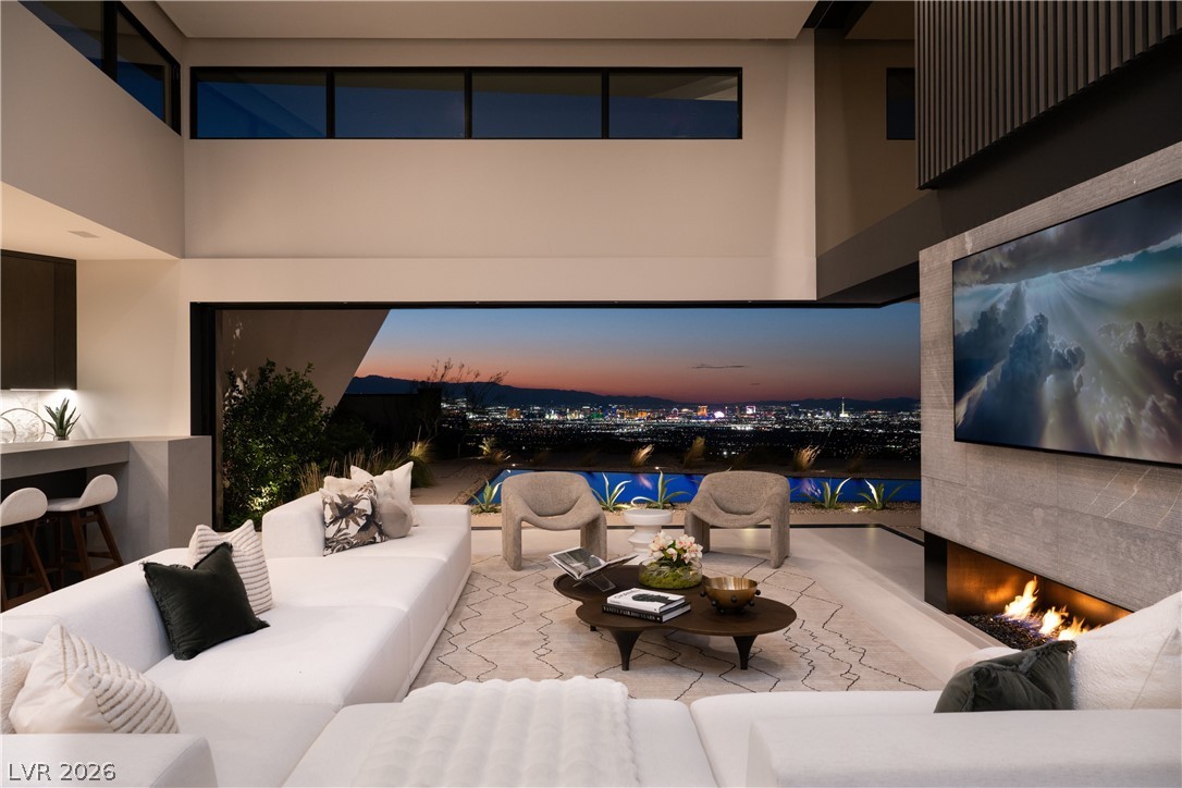 8 Chisel Crest Court Henderson NV 89012