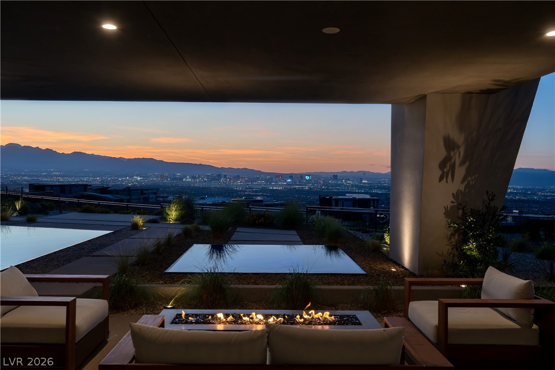 8 Chisel Crest Court Henderson NV 89012