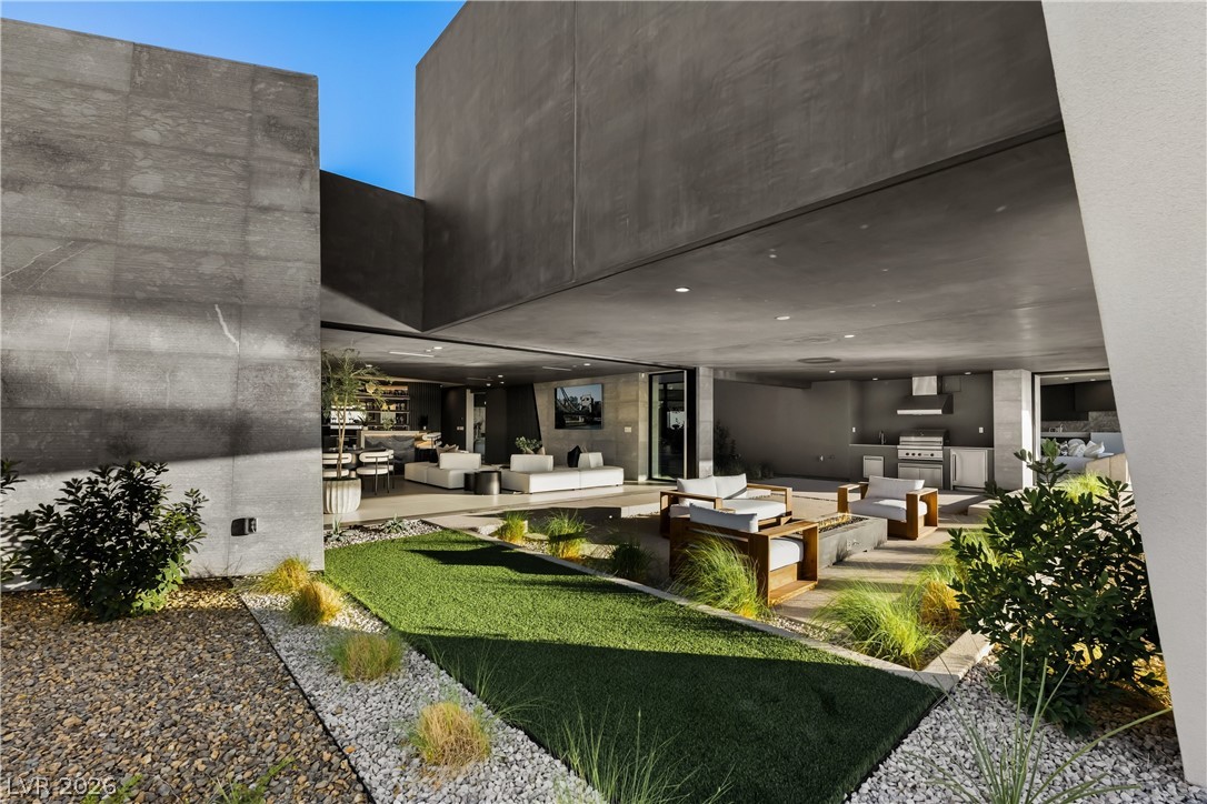 8 Chisel Crest Court Henderson NV 89012