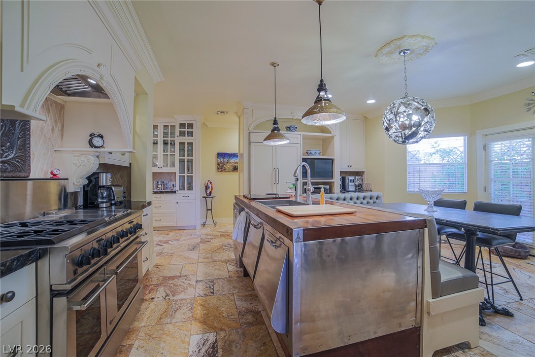 2863 Queens Courtyard Drive Las Vegas NV 89109