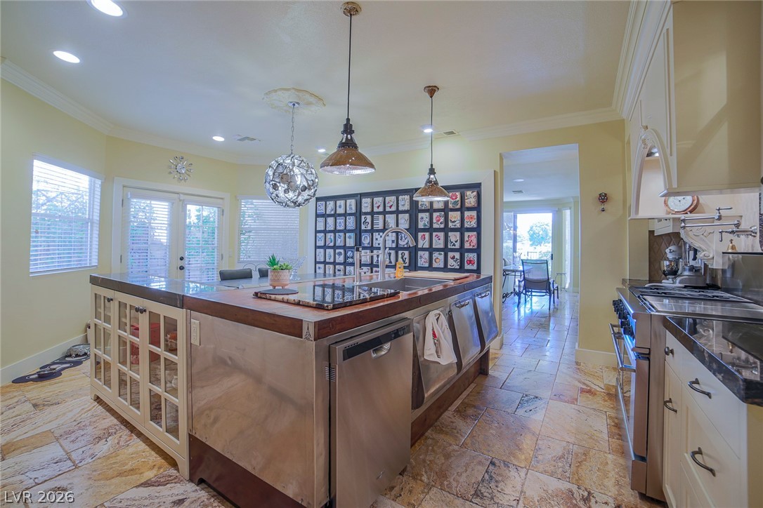 2863 Queens Courtyard Drive Las Vegas NV 89109