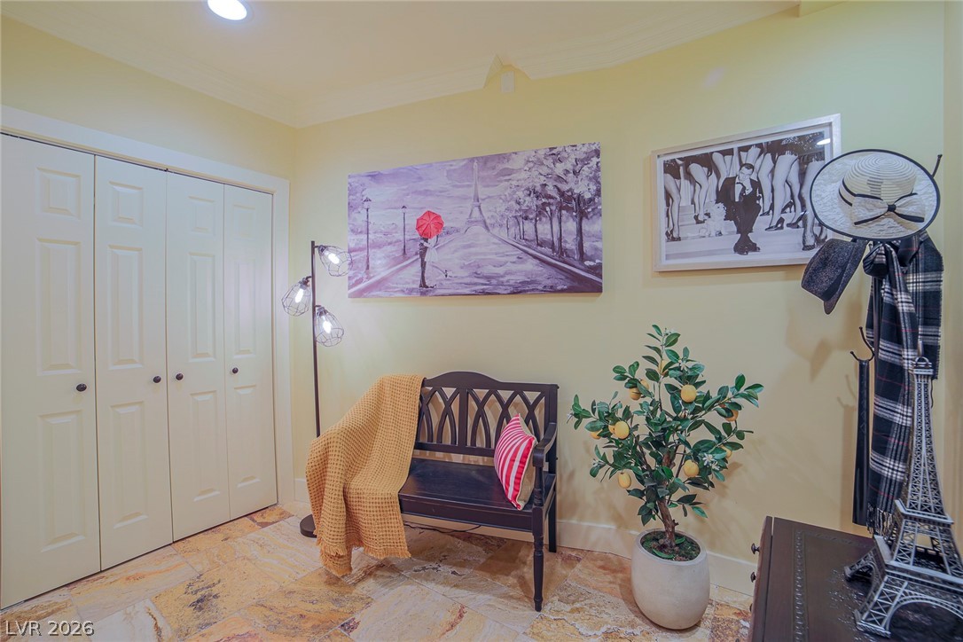 2863 Queens Courtyard Drive Las Vegas NV 89109