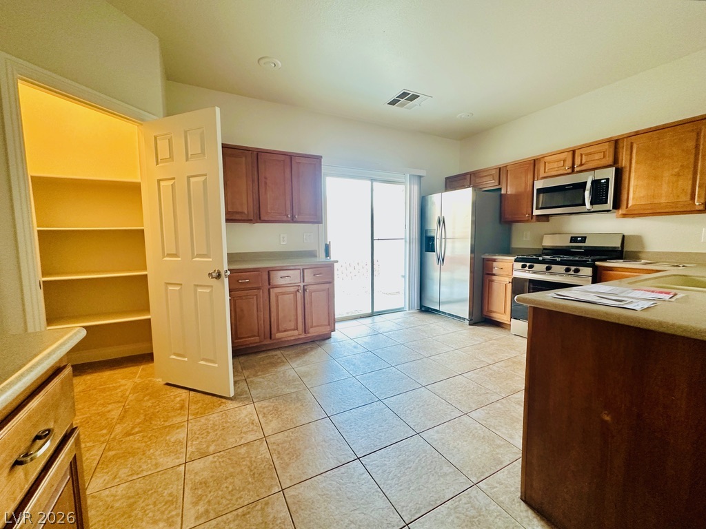 8912 Snowtrack Avenue Las Vegas NV 89149