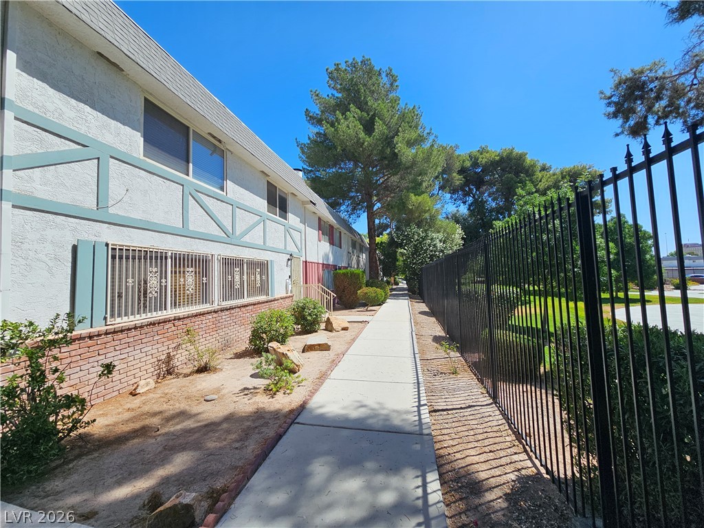 702 Greenbriar Townhouse Way Las Vegas NV 89121