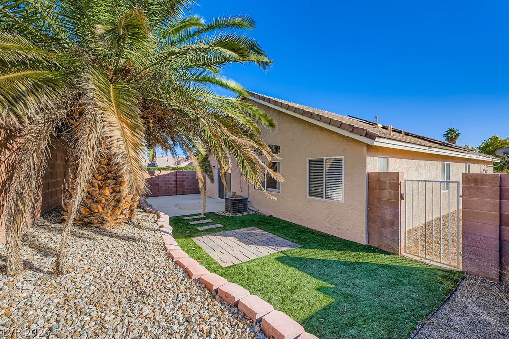 8136 Shady Glen Avenue Las Vegas NV 89131