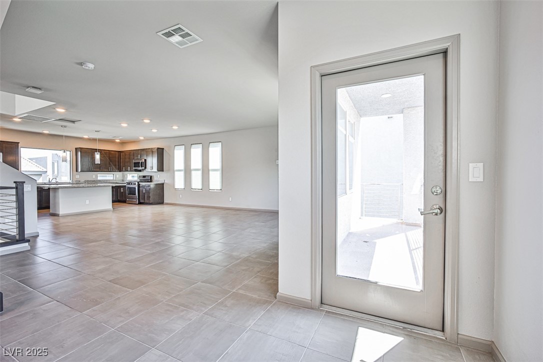 8052 Haywood Estate Avenue Las Vegas NV 89113