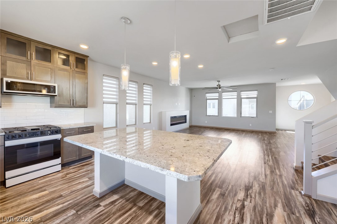 8011 Haywood Estate Avenue Las Vegas NV 89113