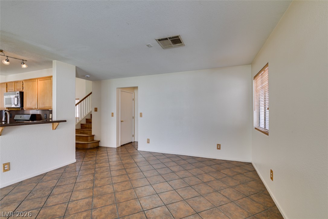 6804 White Lakes Avenue Las Vegas NV 89130