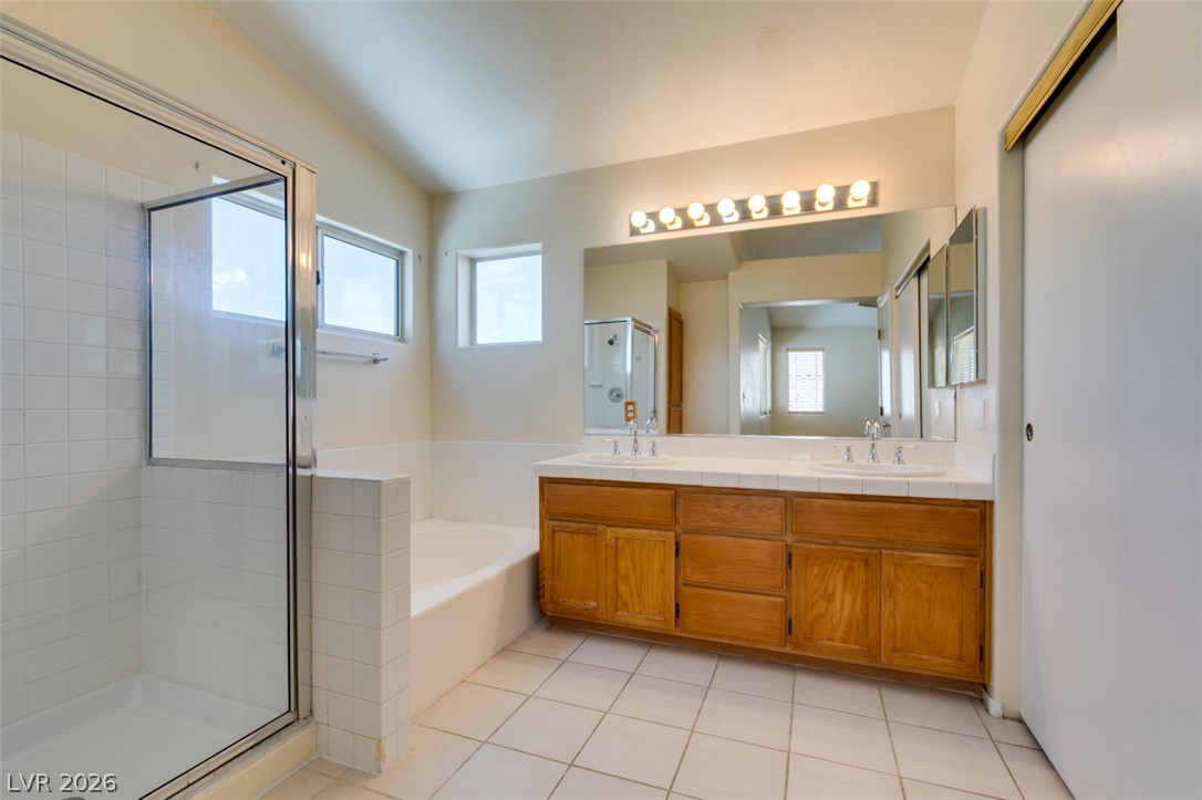 6804 White Lakes Avenue Las Vegas NV 89130