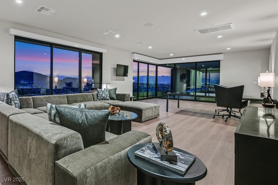 807 Magnum Cliff Court Henderson NV 89012