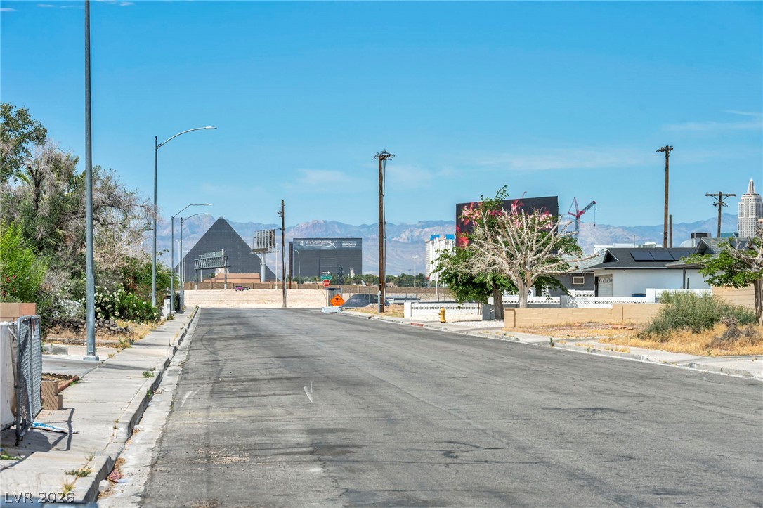 913 De Met Drive Las Vegas NV 89119
