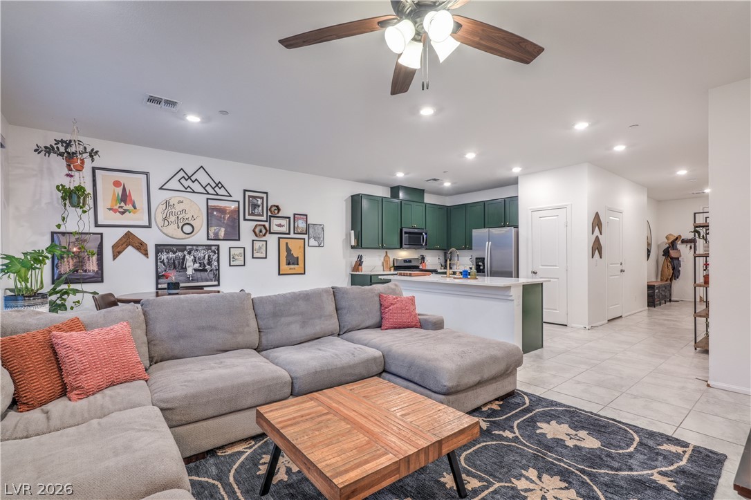 5318 Silver Branch Avenue Las Vegas NV 89118