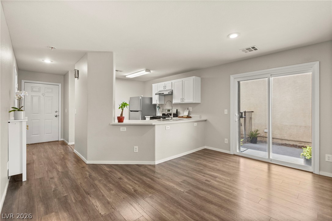 9929 Fragile Fields Street Las Vegas NV 89183