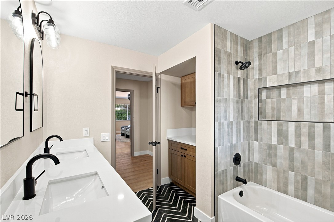 6156 Foxcroft Avenue Las Vegas NV 89108