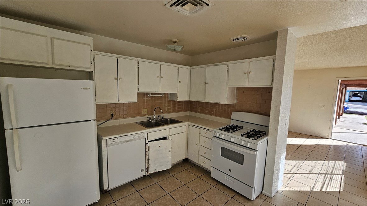 7006 Royal Meadow Place Las Vegas NV 89147