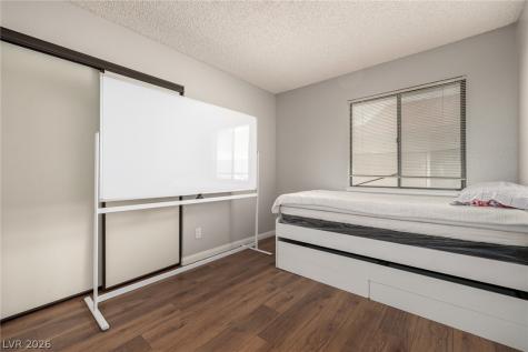 6433 Pearcrest Road Las Vegas NV 89108