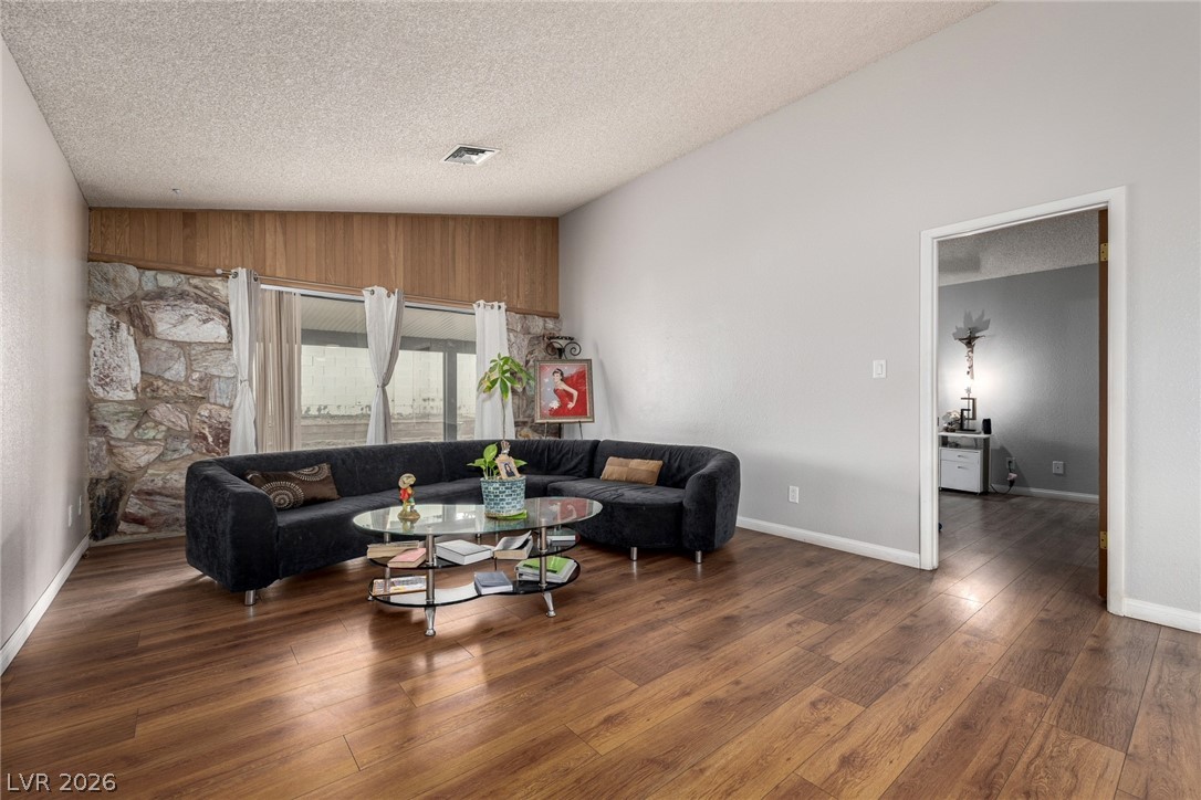 6433 Pearcrest Road Las Vegas NV 89108