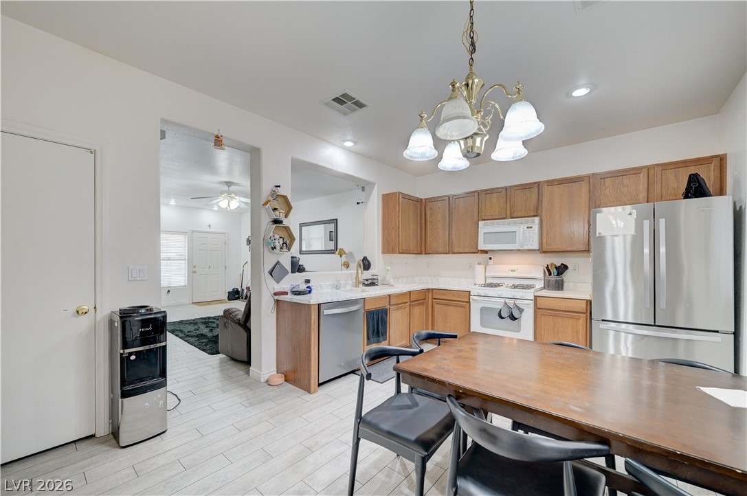 6837 Silver Eagle Avenue Las Vegas NV 89122