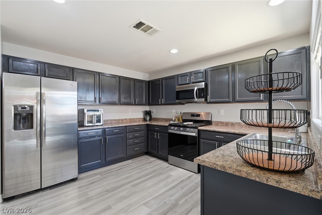 6597 Roundstone Bog Avenue Las Vegas NV 89139