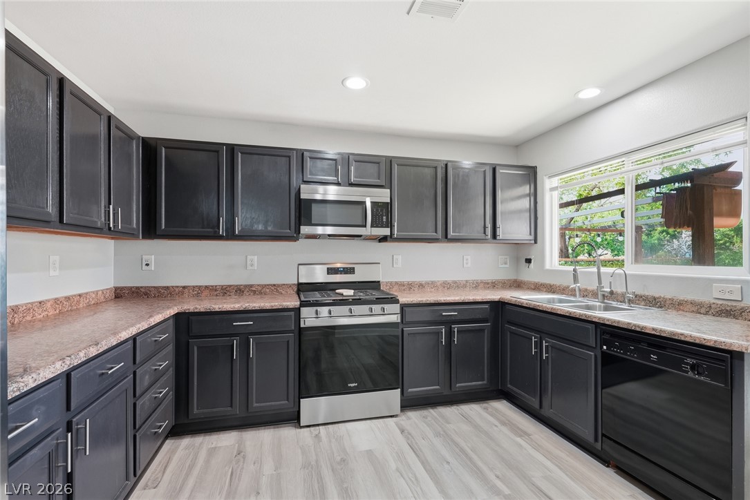 6597 Roundstone Bog Avenue Las Vegas NV 89139