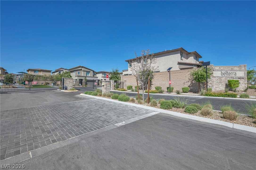 8843 Roadrunner Ravine Street Las Vegas NV 89166
